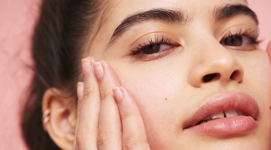 Peau qui brille : comment éviter d’avoir la peau qui brille